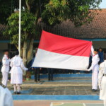 Khidmat dan Semangat Kebersamaan, SMP Negeri 1 Cariu Gelar Upacara HUT RI ke-81